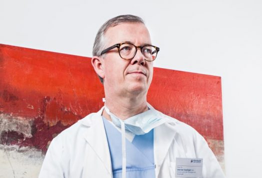 Die Zahl der Hautkrebserkrankungen ist im Steigen begriffen und es bedarf oft spezieller Behandlungsmethoden. Die Dermatologie im Klinikum Wels-Grieskirchen hat sich unter der Leitung von PRIMAR DR. WERNER SAXINGER zu einem der führenden Behandlungszentren in Österreich entwickelt.